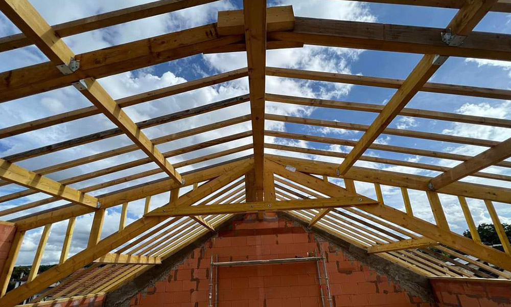 Charpente et Traitement de Charpente à Nancy et Metz et dans le Meurthe-et-Moselle (54) et Moselle (57) - AKG Couverture Grand Est